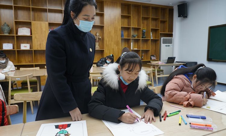 中国运河文化博物馆举办“感恩我心目中的英雄”主题绘画活动